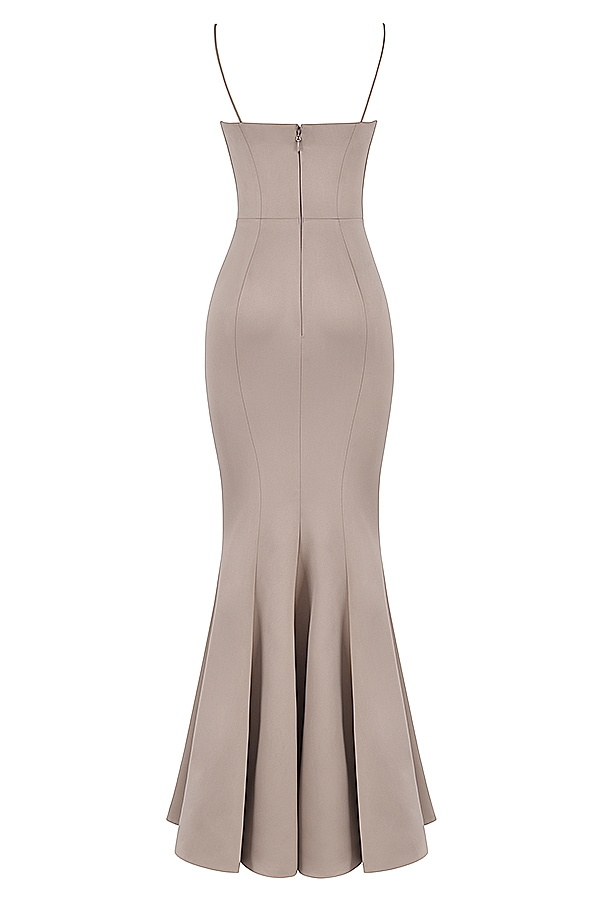 pilzfarbenes satin-fischschwanzkleid