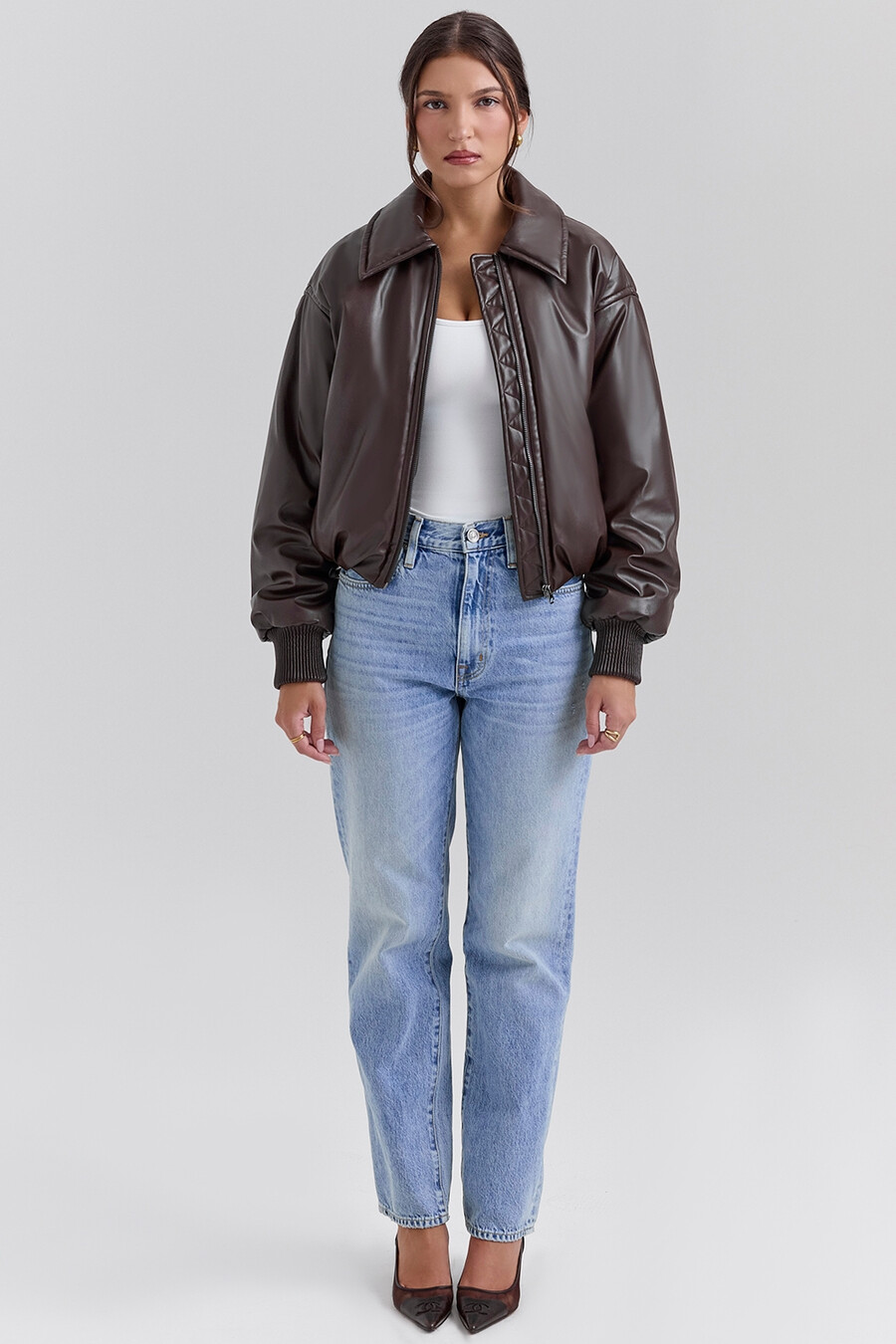 dunkelbraune bomberjacke aus veganem leder