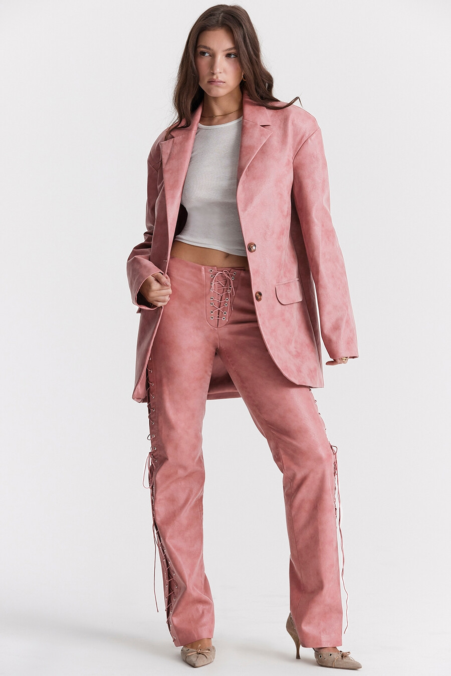 oversize-blazer aus veganem leder in warmem rosa