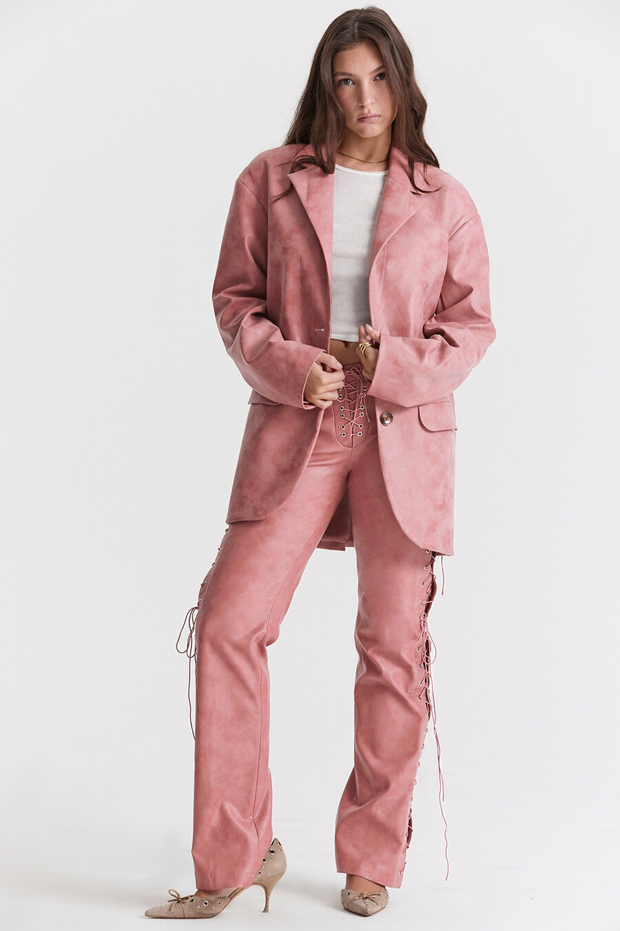 oversize-blazer aus veganem leder in warmem rosa