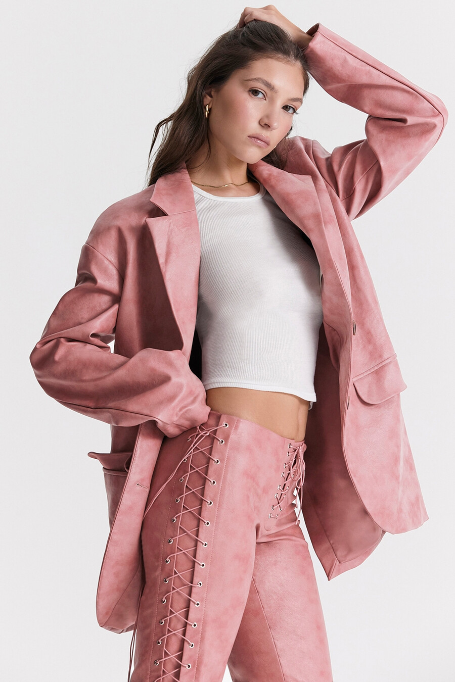 oversize-blazer aus veganem leder in warmem rosa