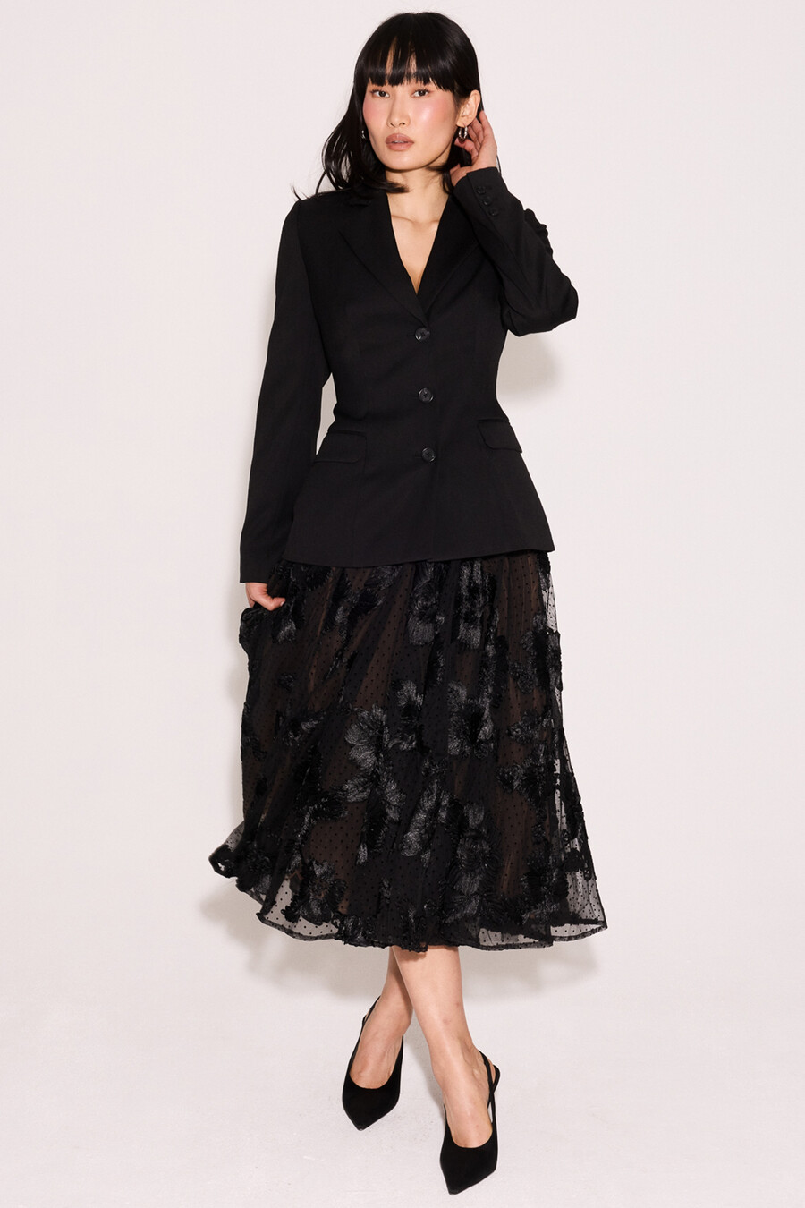 schwarze taillierte sanduhrjacke