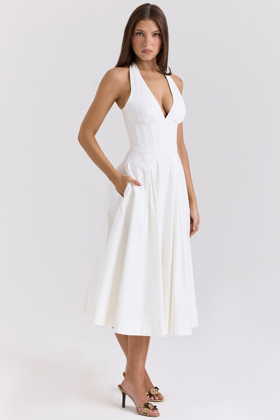 weißes ärmelloses midi-sommerkleid aus stretch-baumwolle