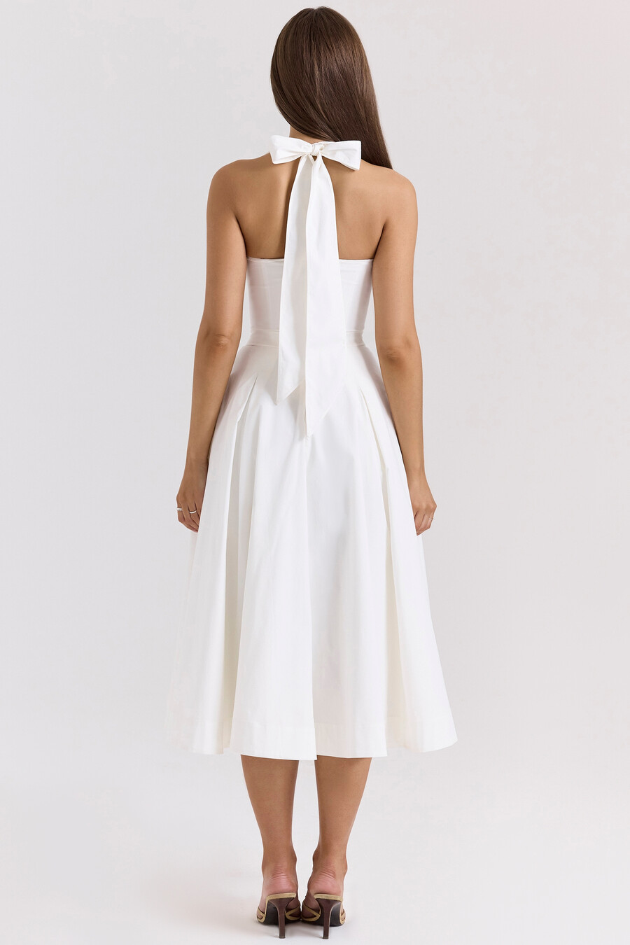 weißes ärmelloses midi-sommerkleid aus stretch-baumwolle