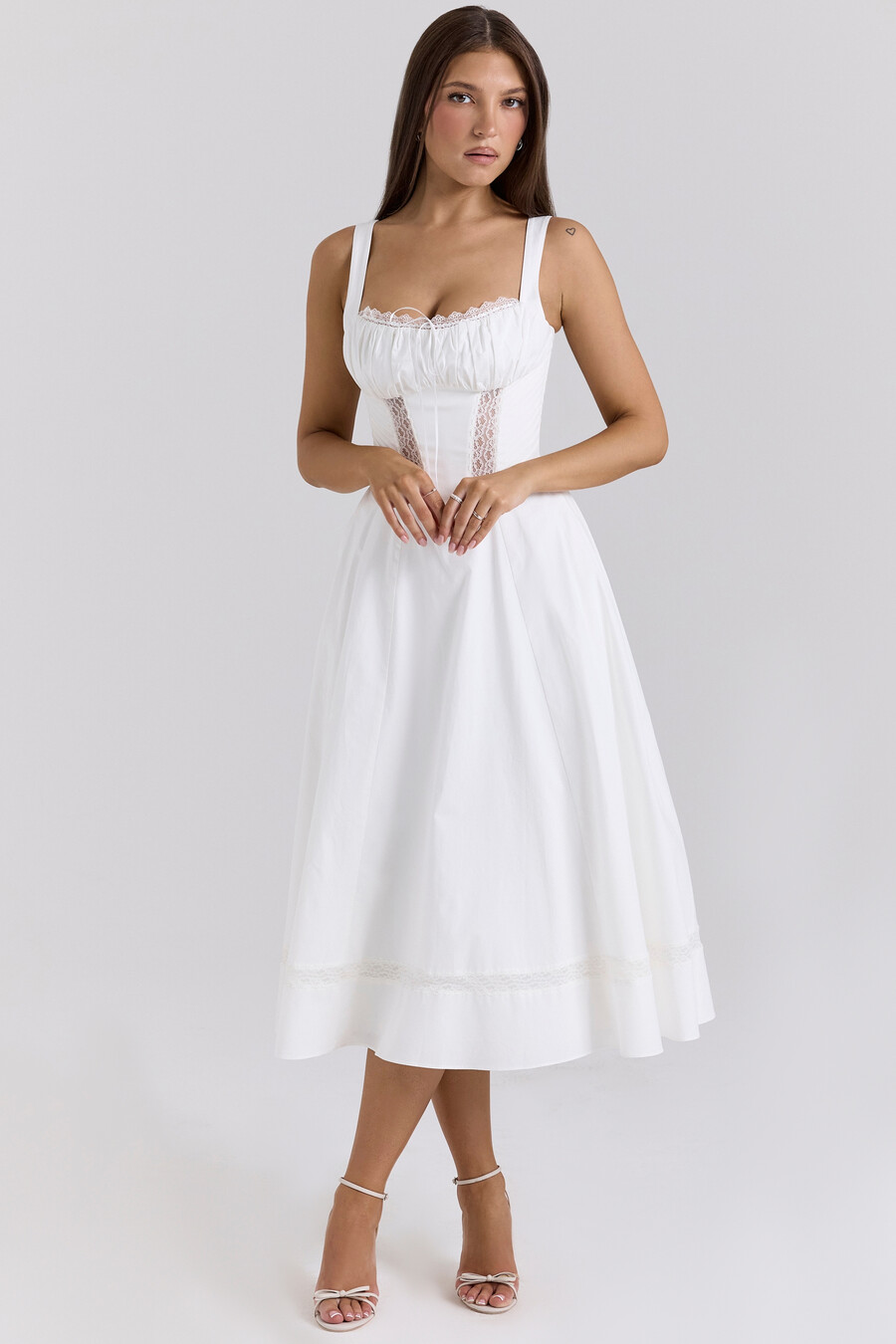 weißes baumwoll-midikleid
