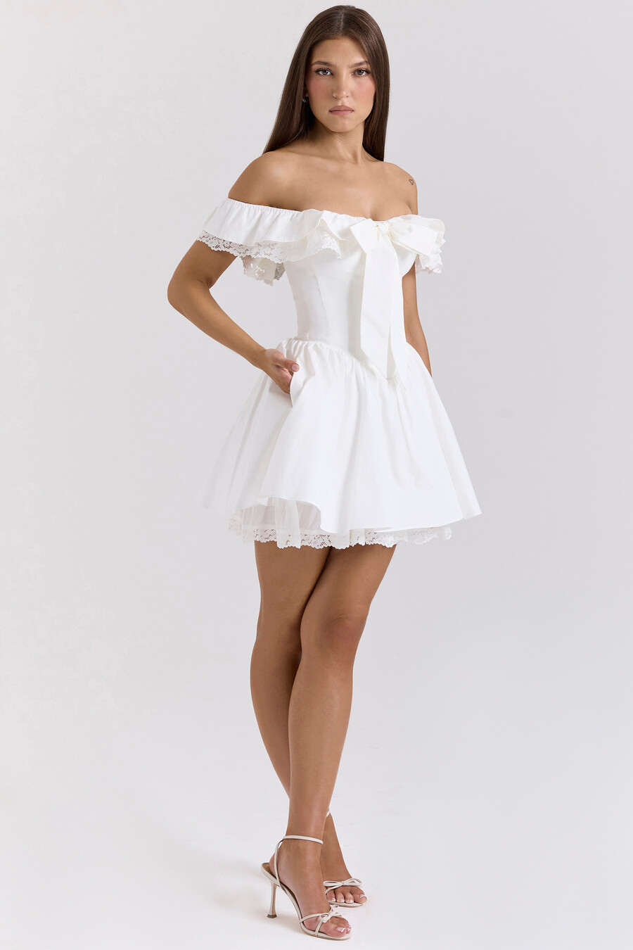 weißes baumwoll-minikleid mit schulterfreiem korsettmuster