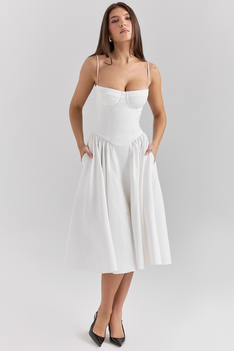 weißes korsett-midikleid