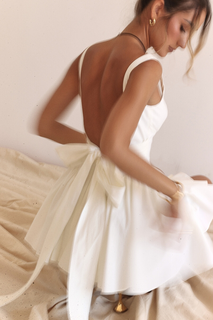 minikleid aus elfenbeinfarbenem baumwollstoff mit schleife