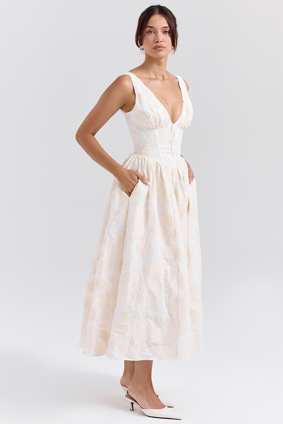 vintage elfenbeinfarbenes korsettkleid mit blumenstickerei