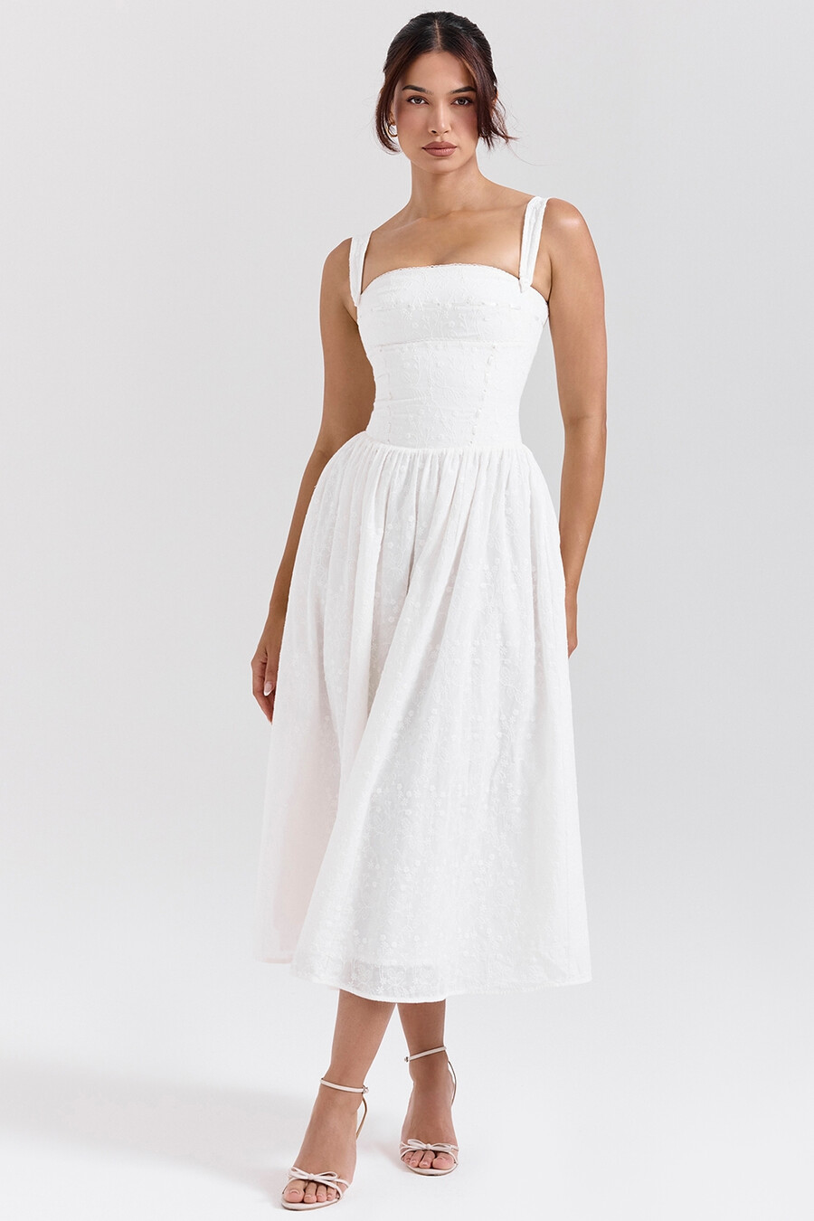 weißes midi-sommerkleid mit broderie anglais