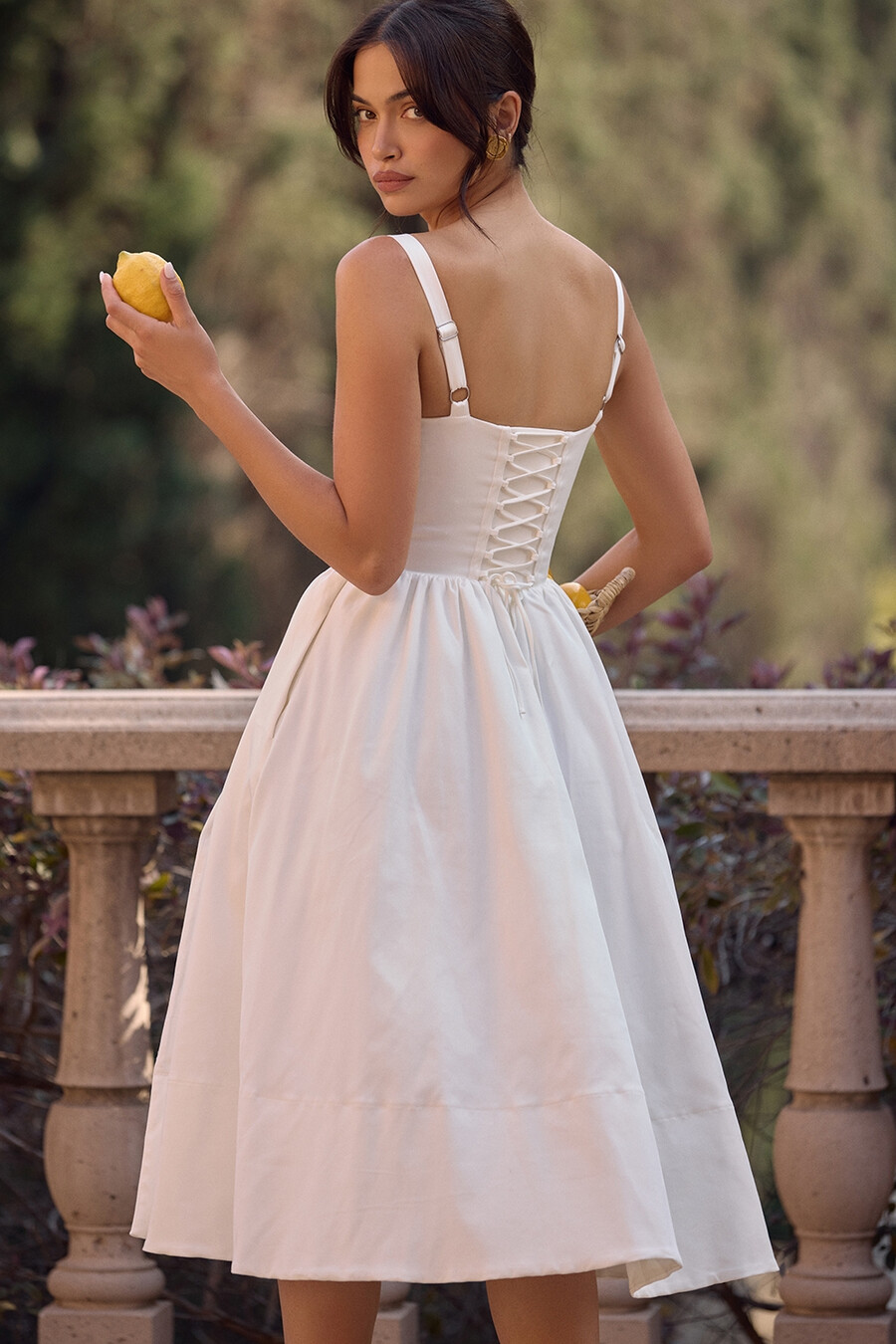 weißes korsett-midikleid