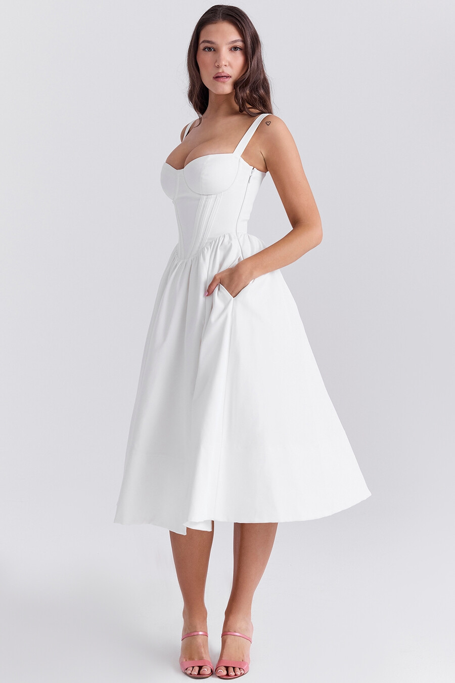 weißes korsett-midikleid
