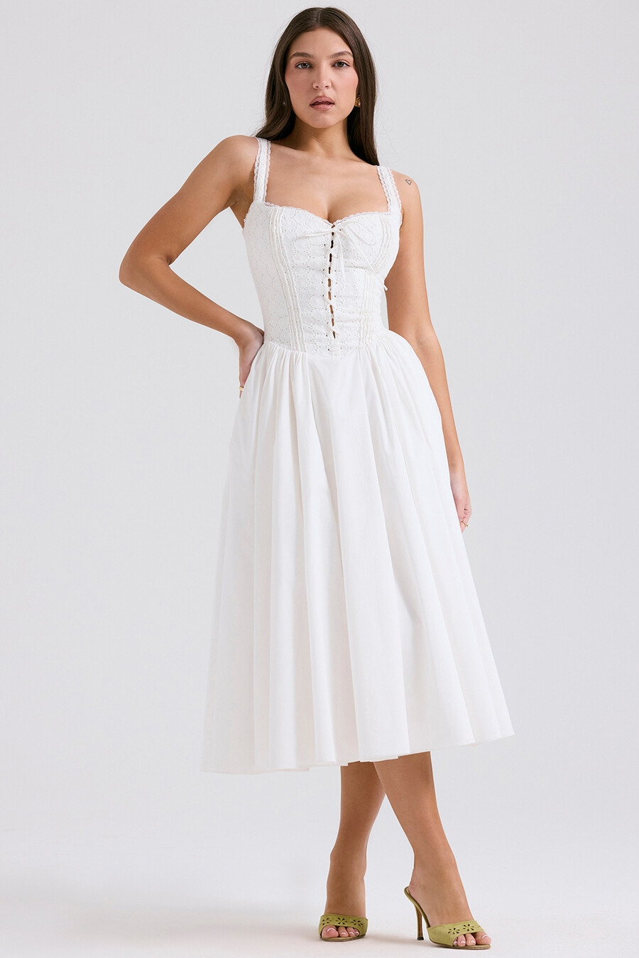 weißes midikleid aus baumwolle mit lochstickerei