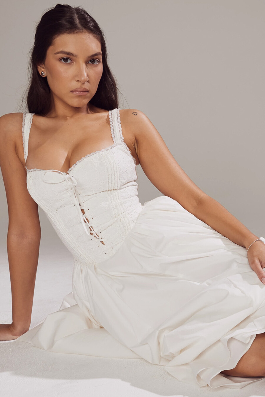 weißes midikleid aus baumwolle mit lochstickerei