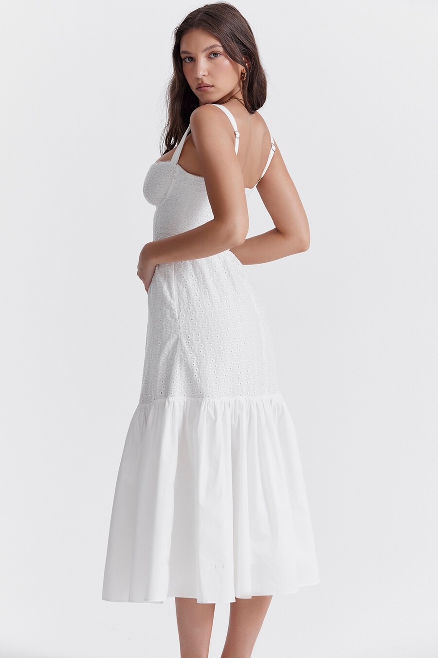 weißes midi-sommerkleid mit broderie anglaise