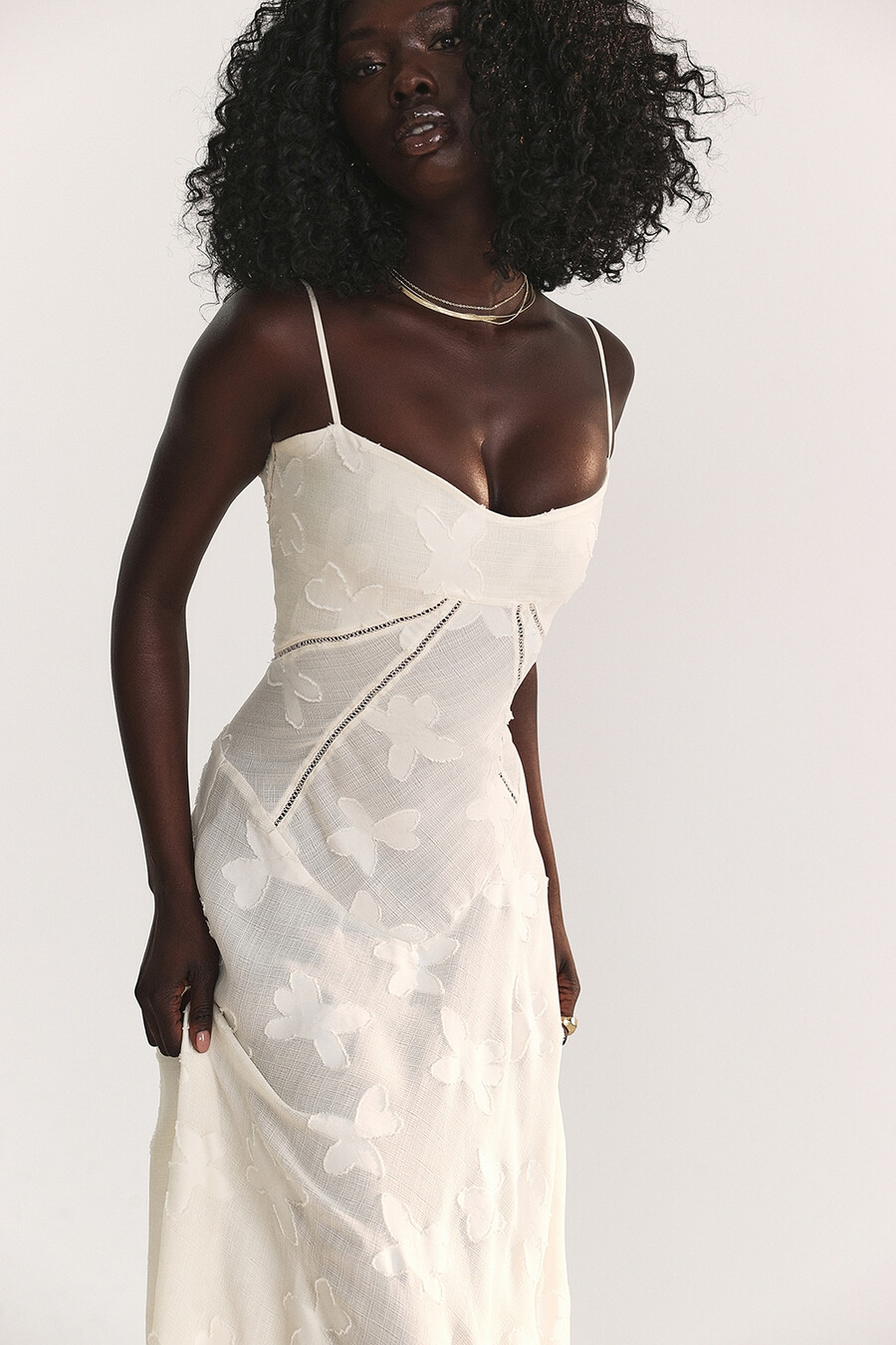 vintage cremefarbenes maxikleid mit blumenmuster und spitzenrücken