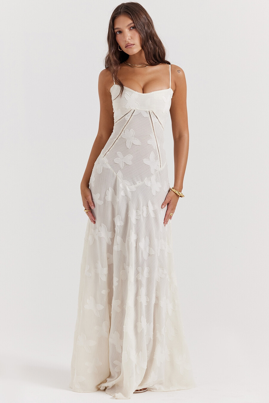 vintage cremefarbenes maxikleid mit blumenmuster und spitzenrücken