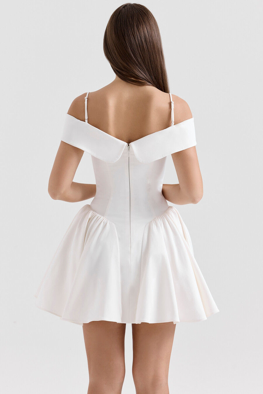 weißes minikleid aus twill mit carmen-ausschnitt