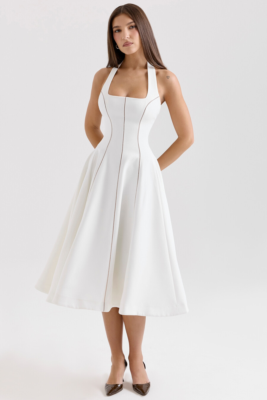 elfenbeinfarbenes midikleid mit neckholder