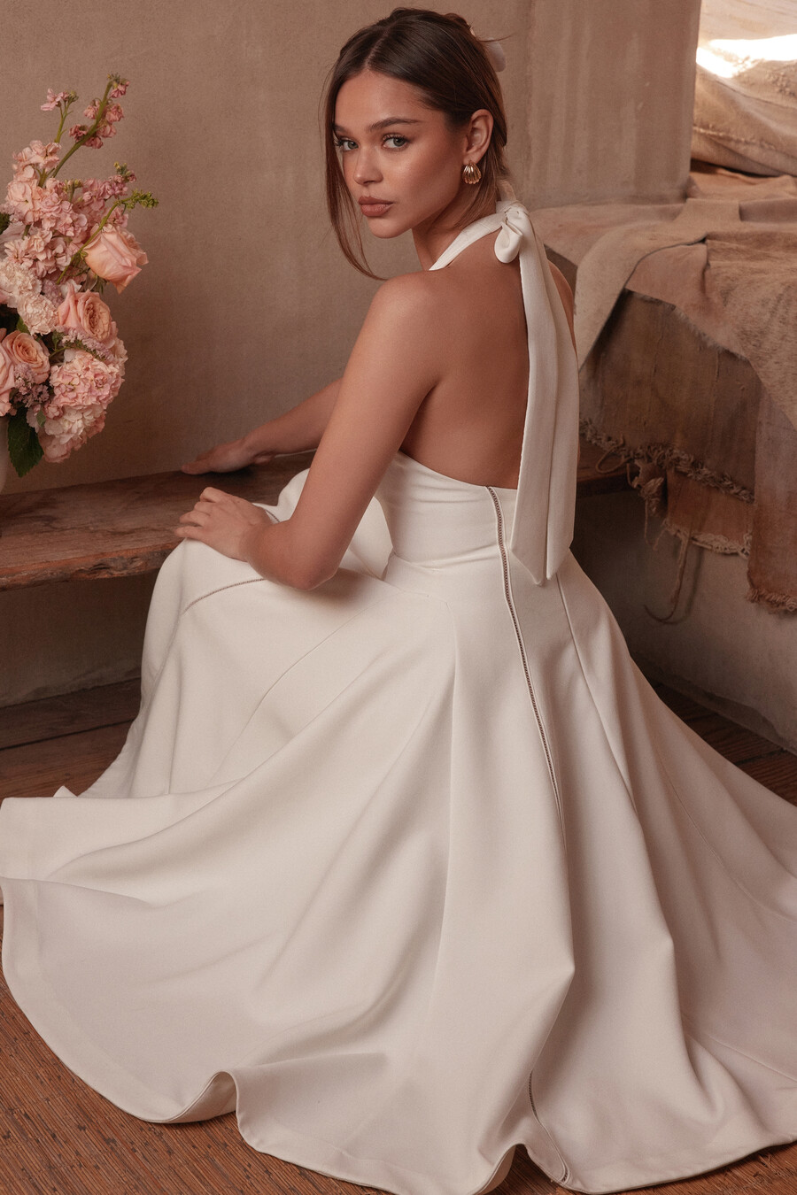 elfenbeinfarbenes midikleid mit neckholder