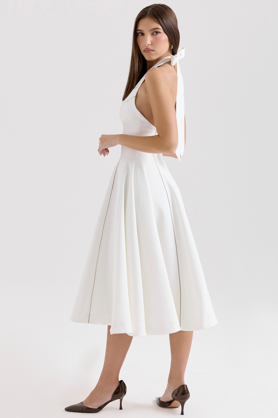 elfenbeinfarbenes midikleid mit neckholder