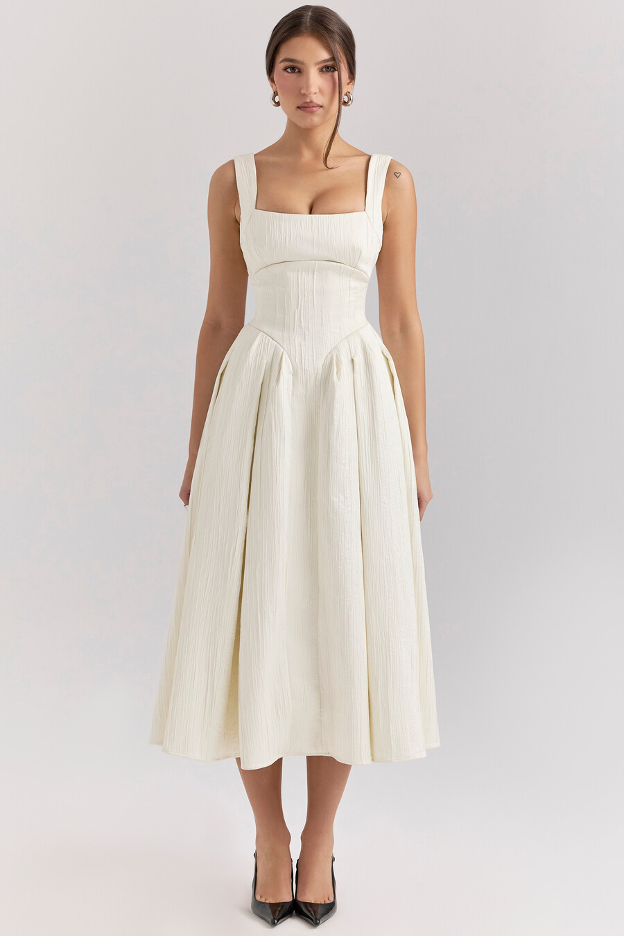 elfenbeinfarbenes strukturiertes satin-korsett-midikleid