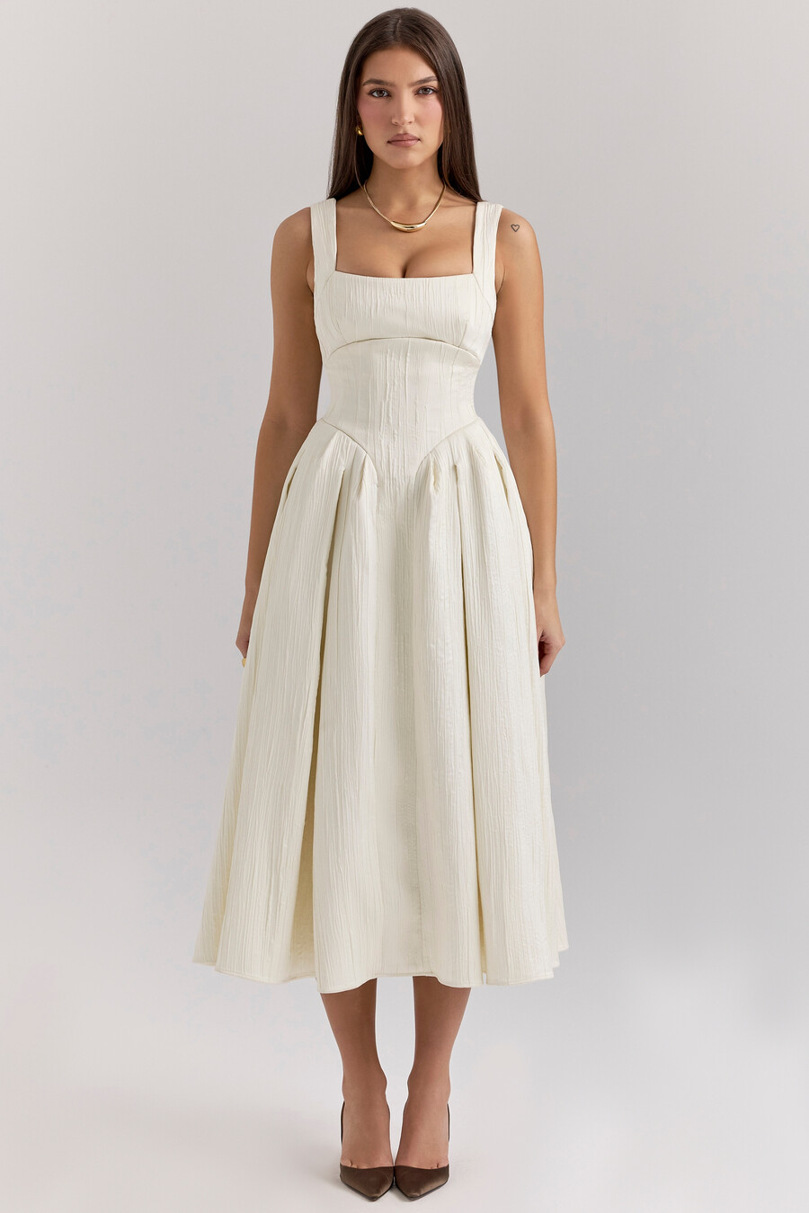 elfenbeinfarbenes strukturiertes satin-korsett-midikleid
