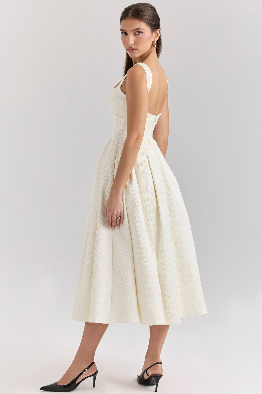 elfenbeinfarbenes strukturiertes satin-korsett-midikleid