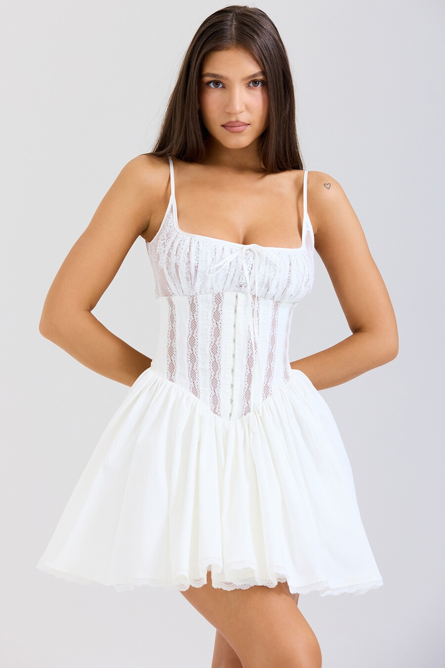 weißes baumwoll-korsett-minikleid