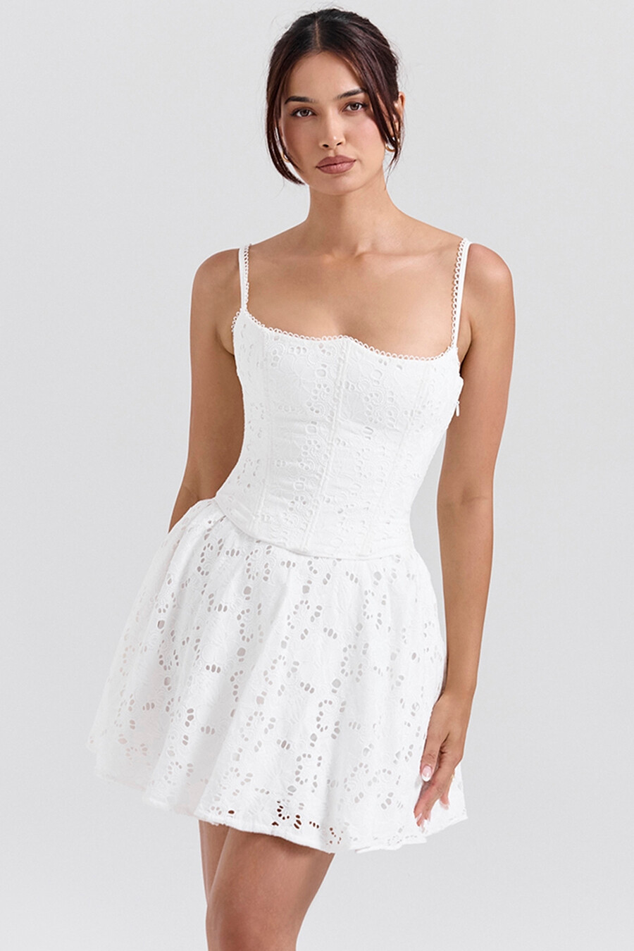 weißes broderie-anglais-minikleid