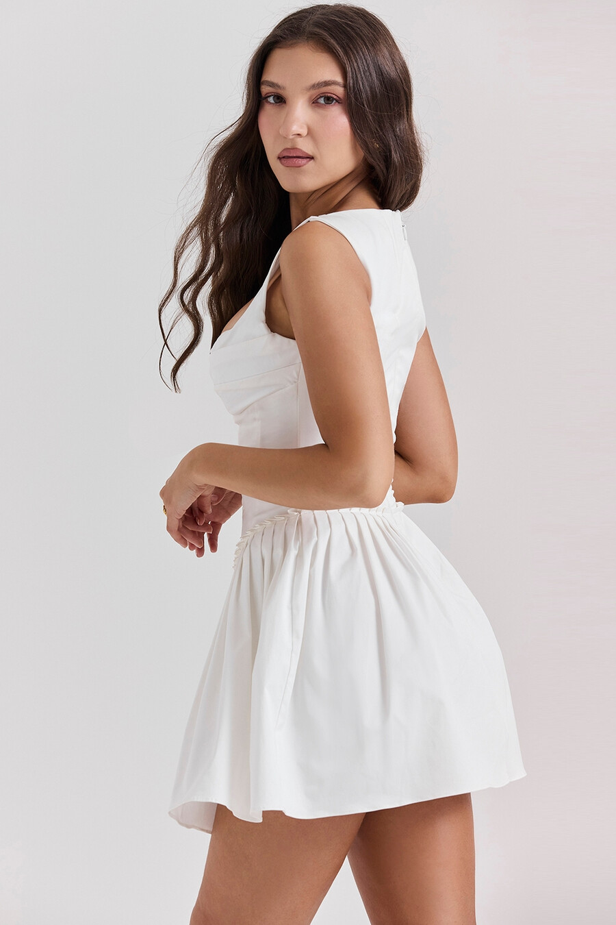 weißes plissiertes minikleid