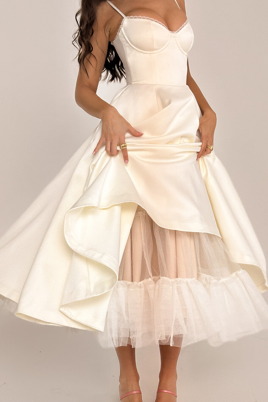 weißes tüll-midikleid
