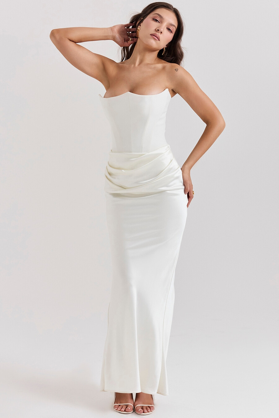 elfenbeinfarbenes trägerloses korsettkleid