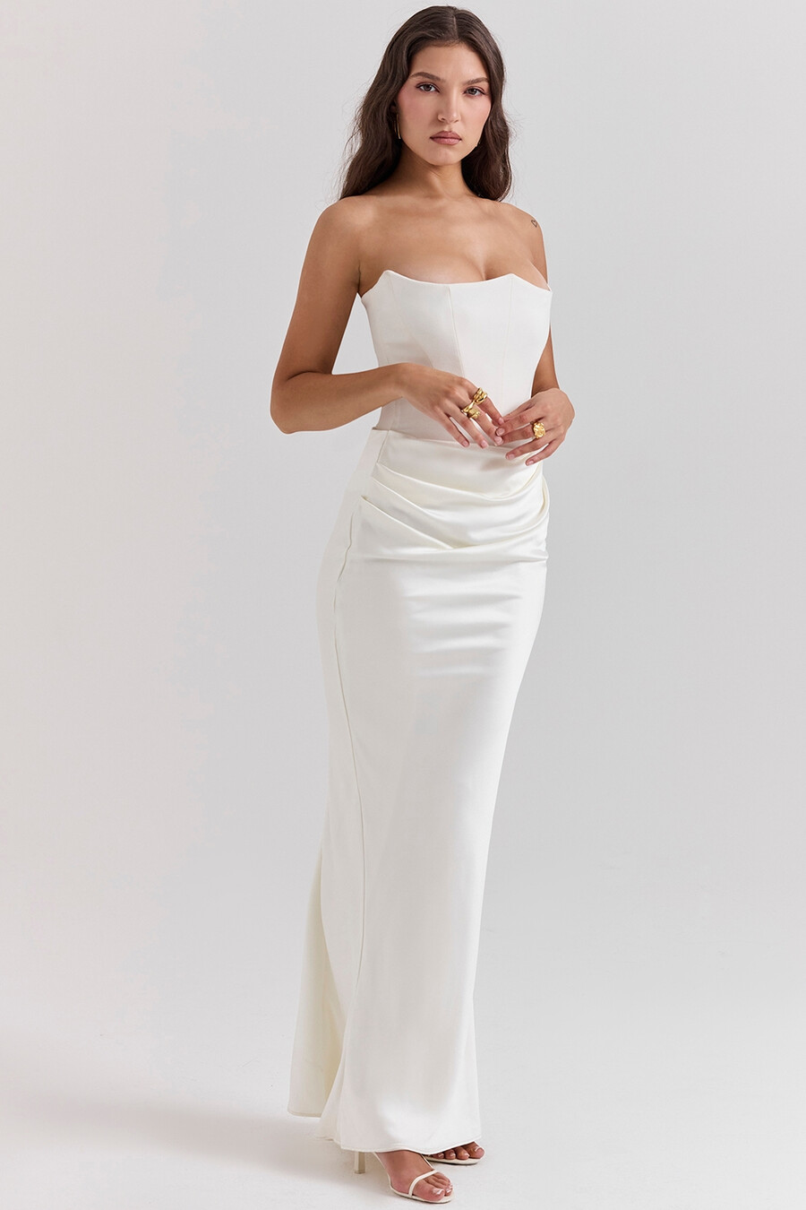 elfenbeinfarbenes trägerloses korsettkleid