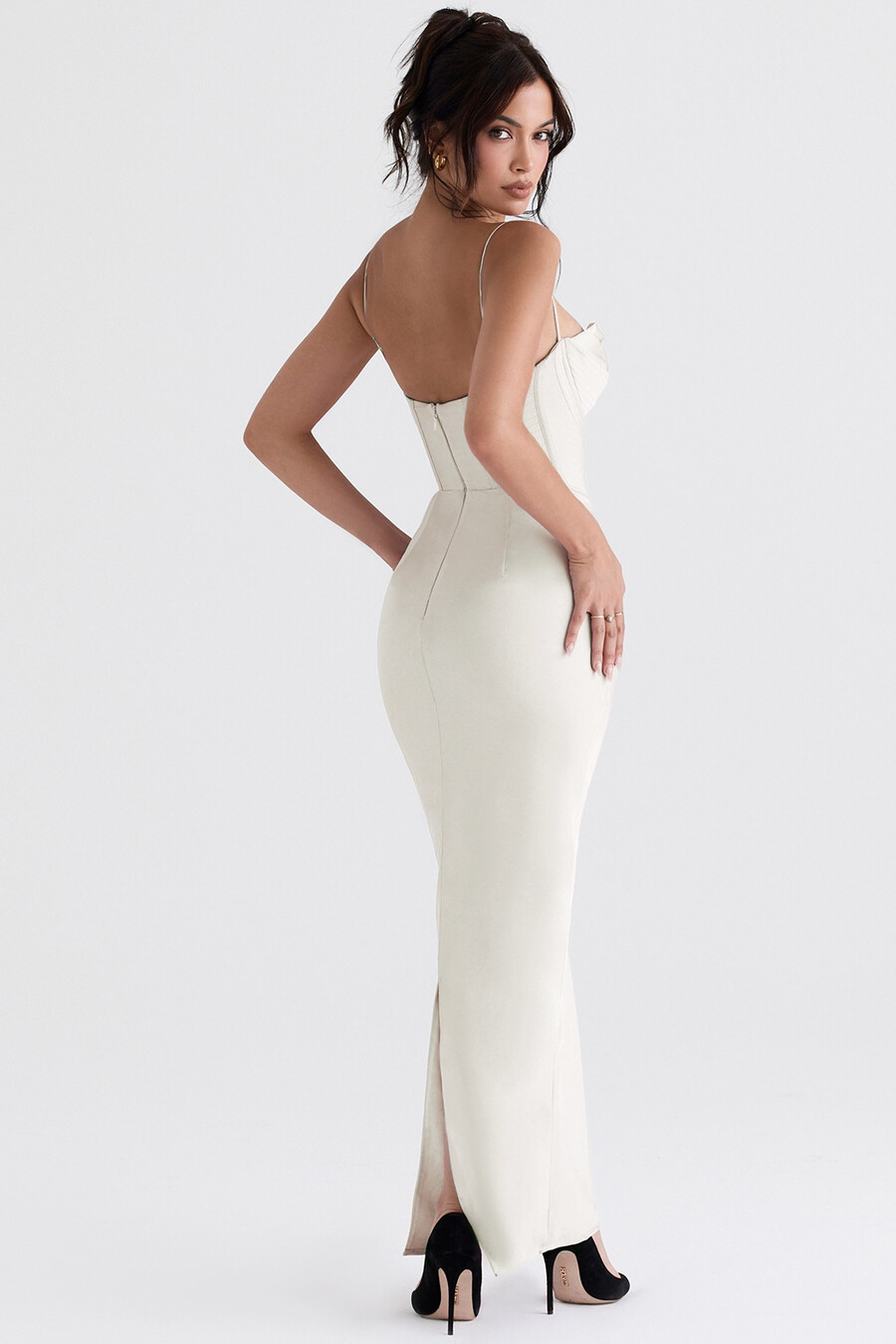 elfenbeinfarbenes maxikleid mit korsettmuster