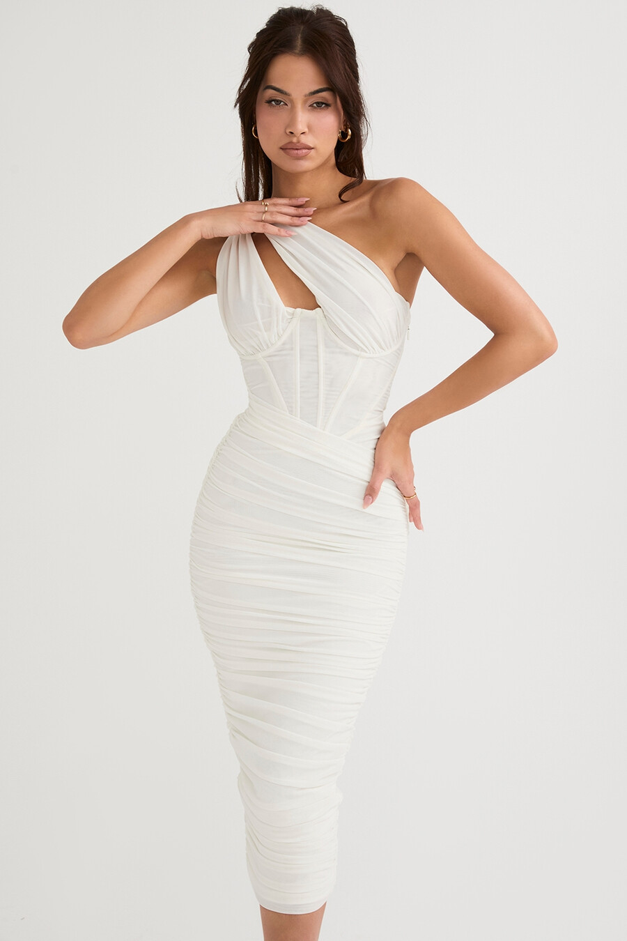elfenbeinfarbenes midikleid mit asymmetrischem ausschnitt