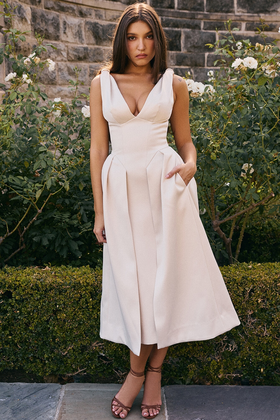 vintage cremefarbenes satin-plissee-midikleid
