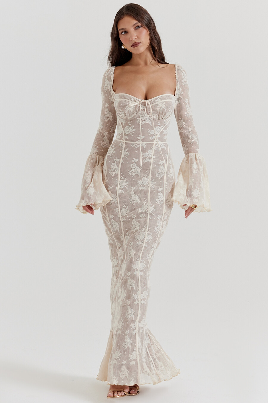 vintage-maxikleid aus cremefarbener spitze