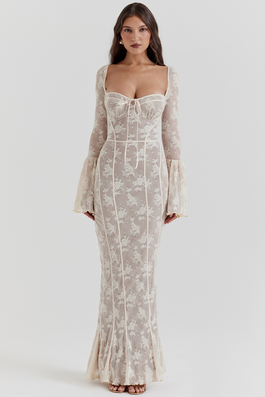 vintage-maxikleid aus cremefarbener spitze