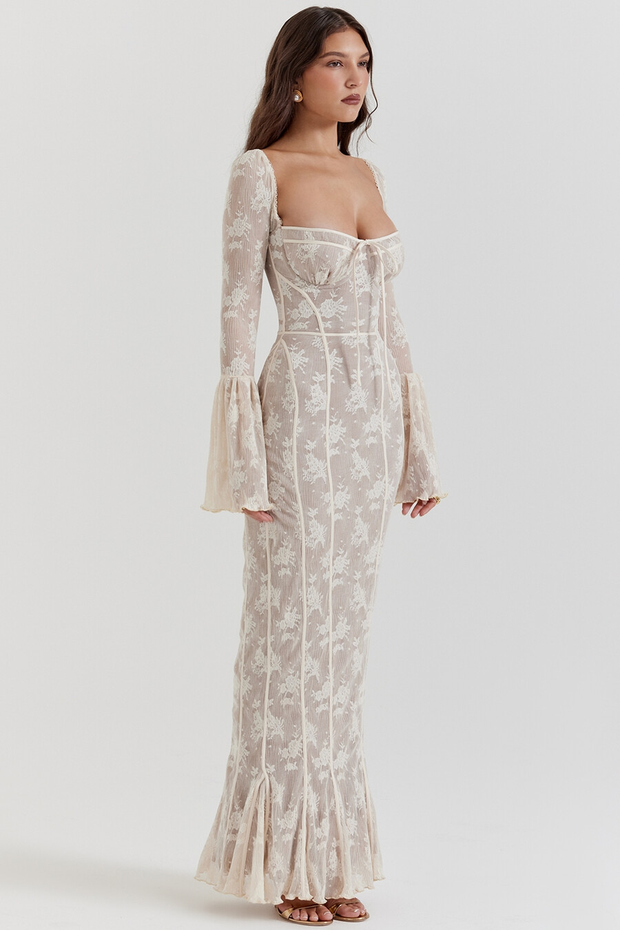vintage-maxikleid aus cremefarbener spitze