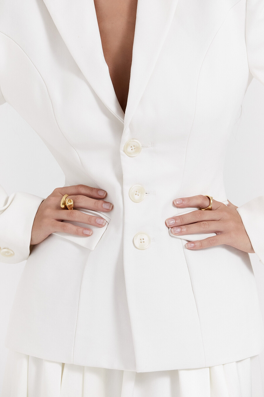 elfenbeinfarbener taillierter blazer