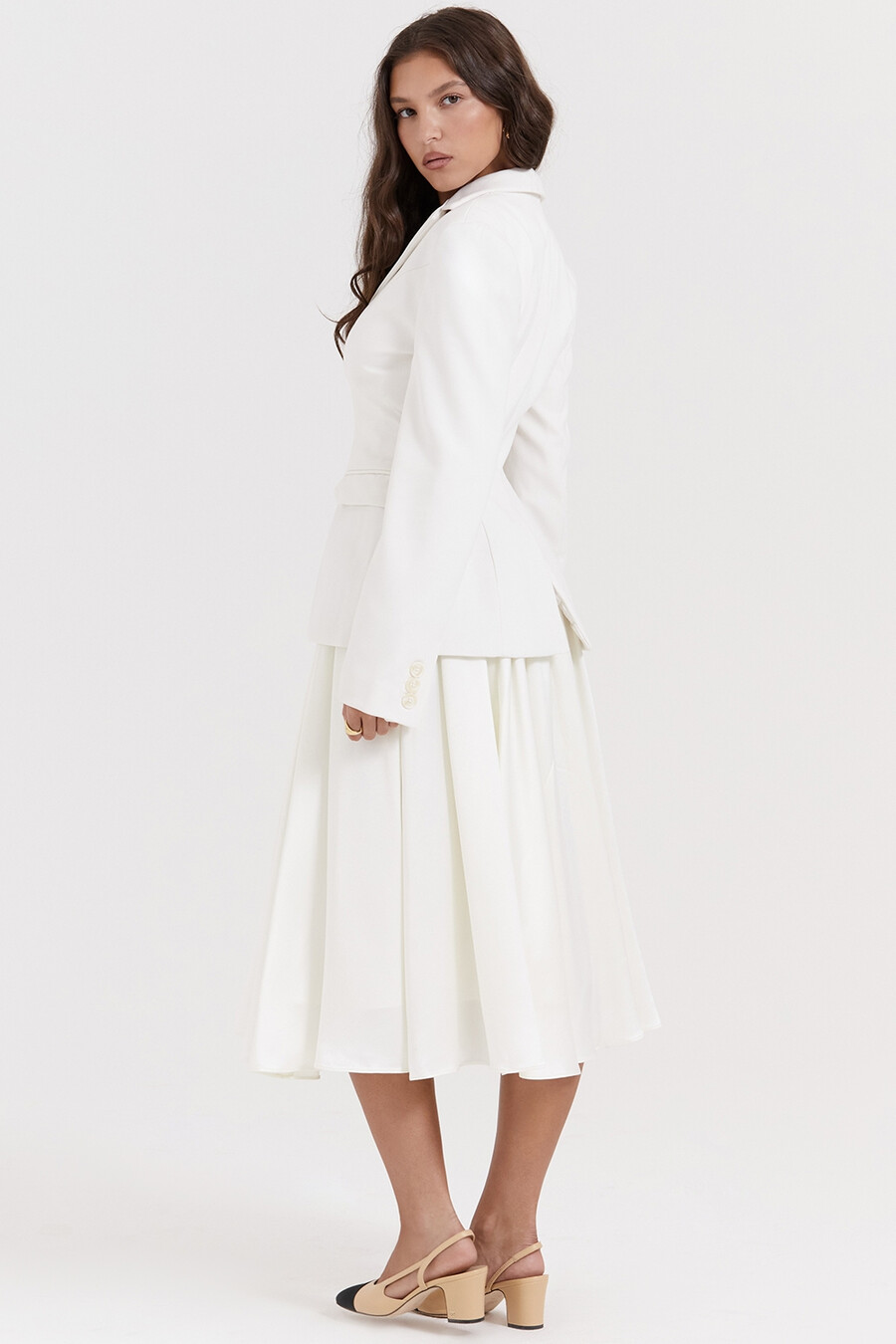 elfenbeinfarbener taillierter blazer