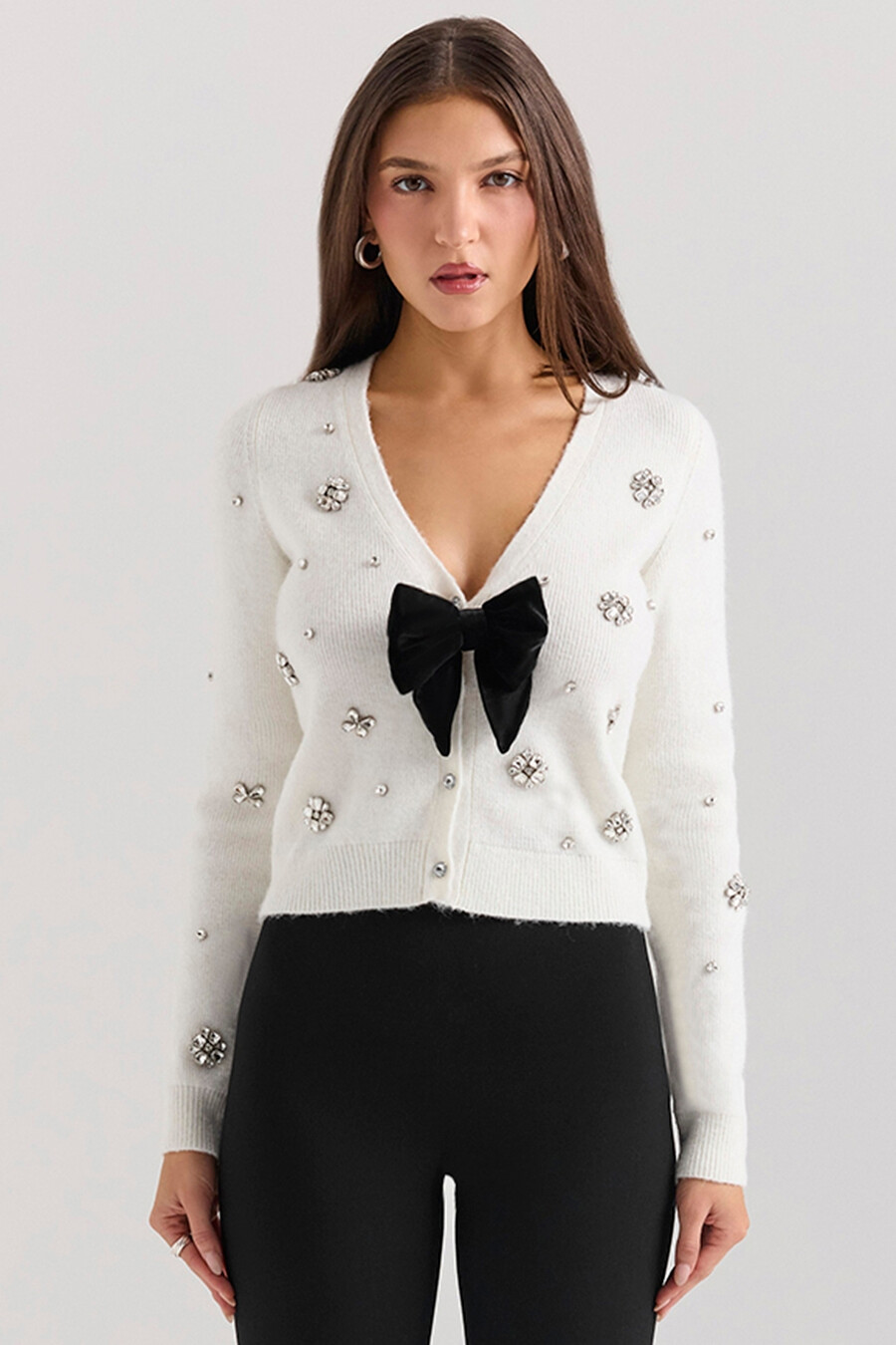 elfenbeinfarbene weiche mohair-strickjacke mit verzierungen