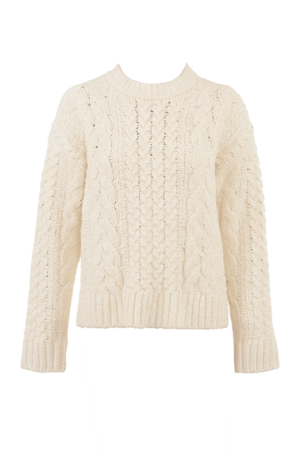 cremefarbener grobstrickpullover mit zopfmuster