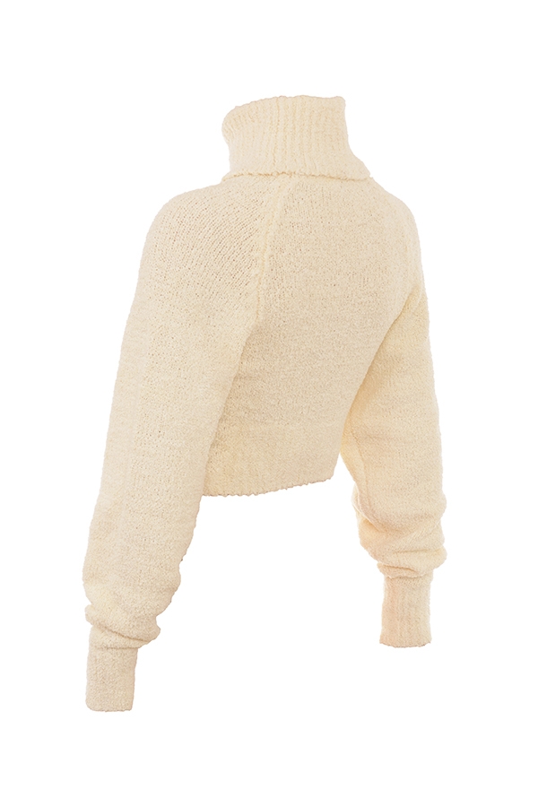 cremefarbener weicher bouclé-strickpullover in kurzem schnitt