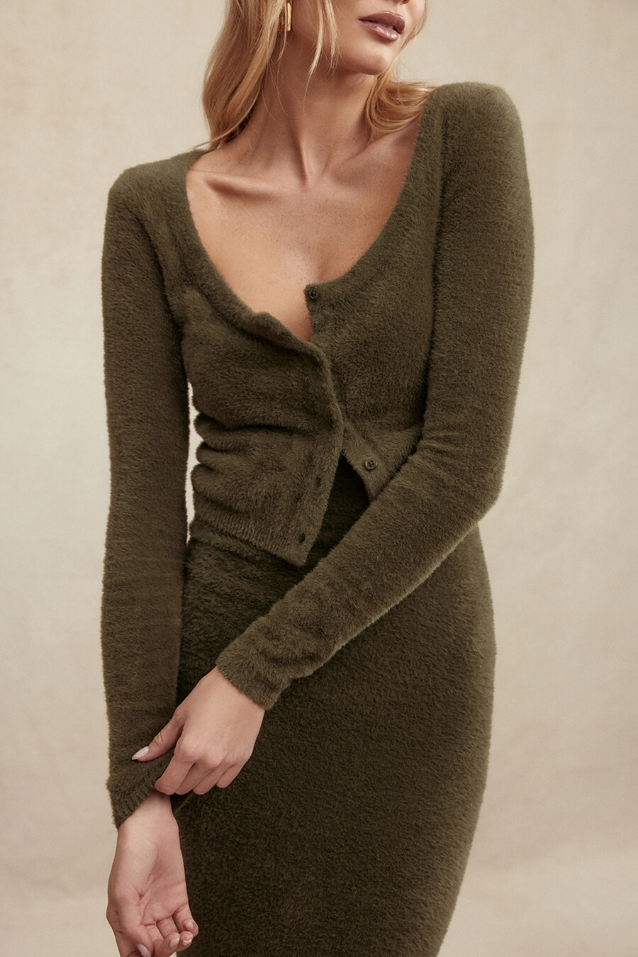 khakifarbene weiche flauschige strickjacke