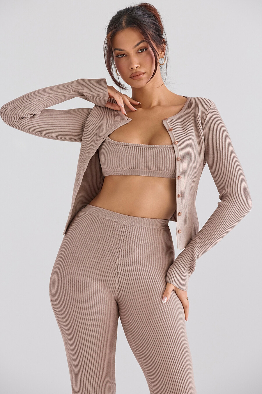taupefarbener rippstrick-cardigan