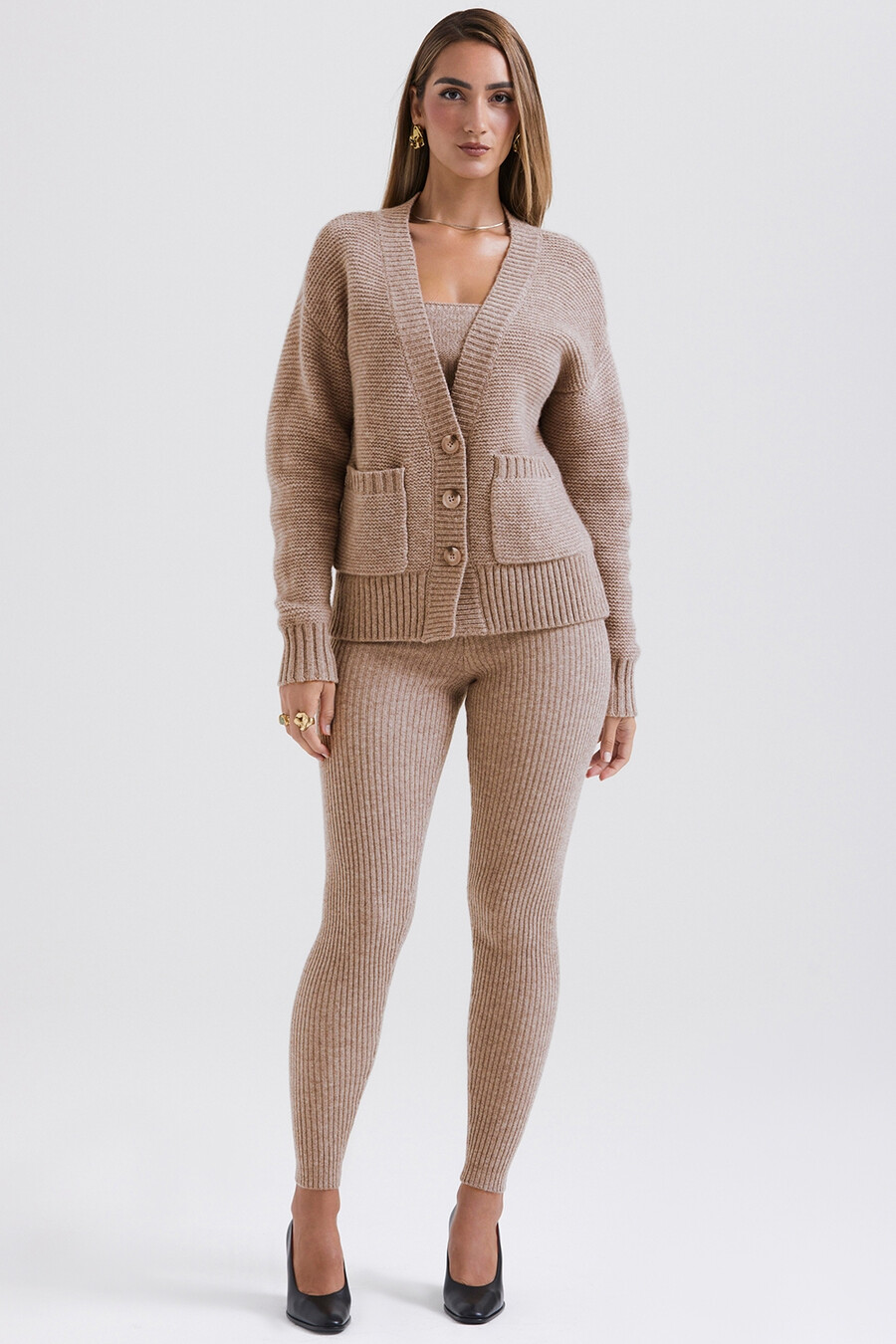gerstengrauer grob gestrickter cardigan aus naturwolle