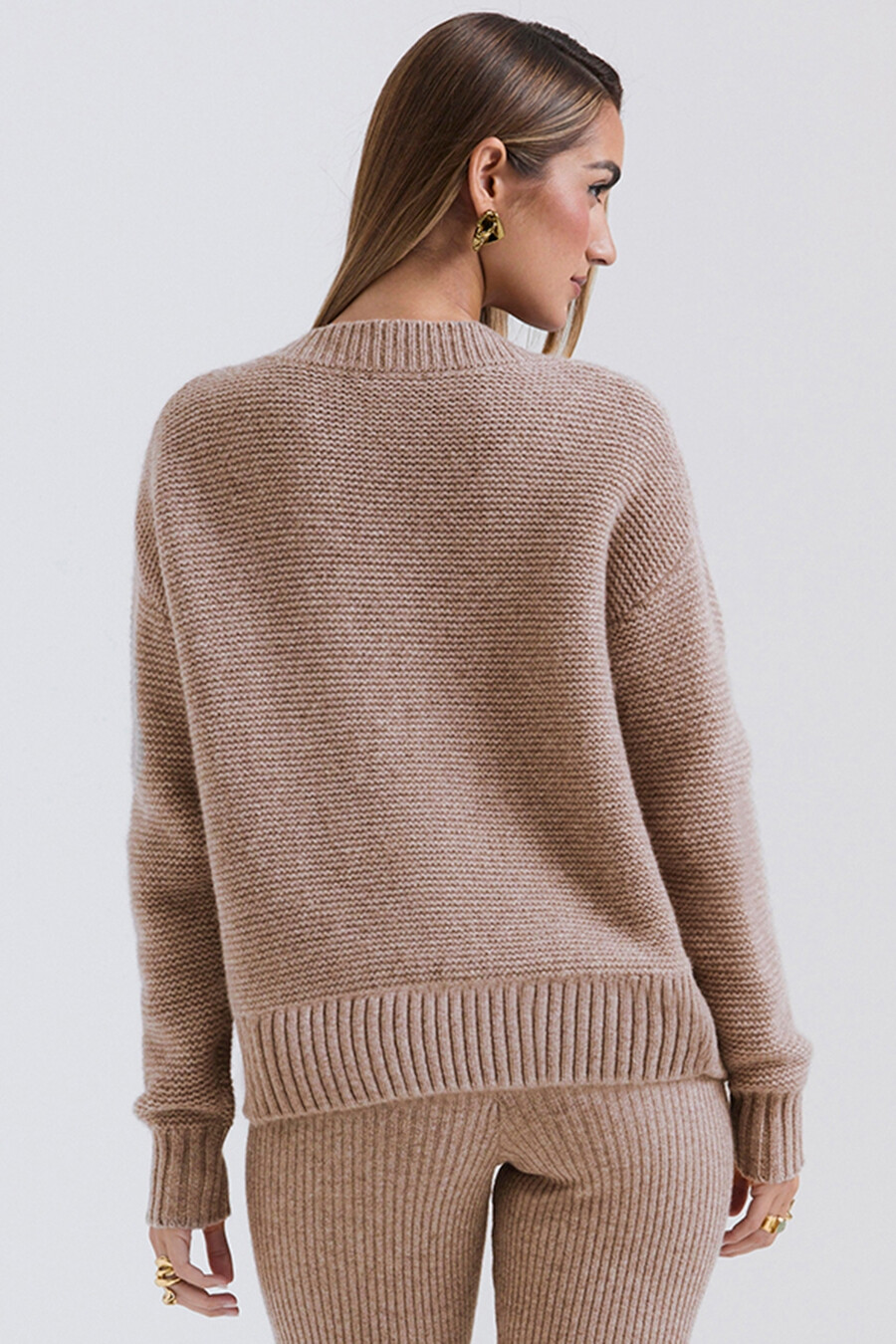 gerstengrauer grob gestrickter cardigan aus naturwolle