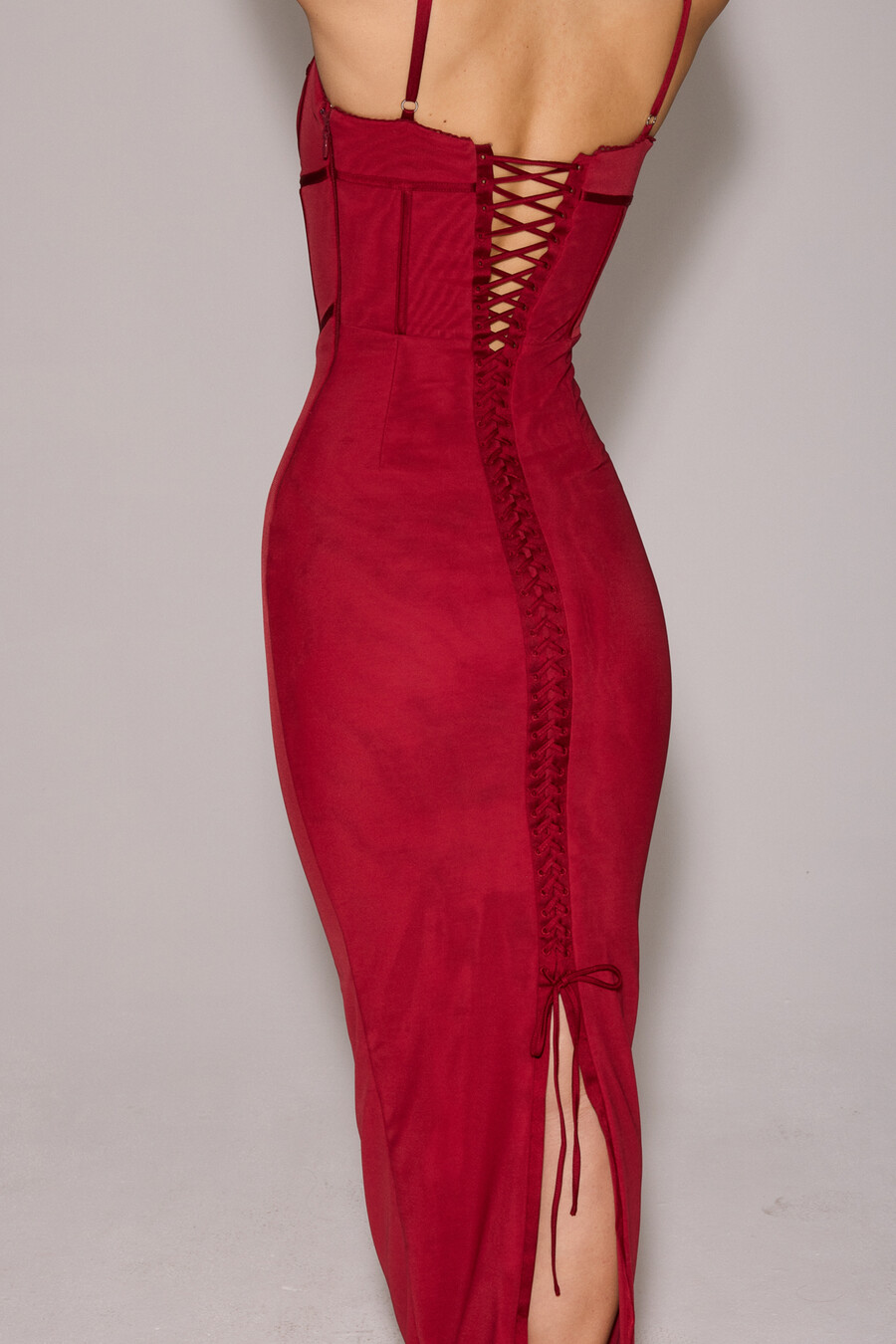 weinrotes figurbetontes maxikleid aus mesh